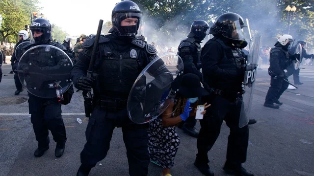 美国阿灵顿县撤回派往华盛顿的警察 斥