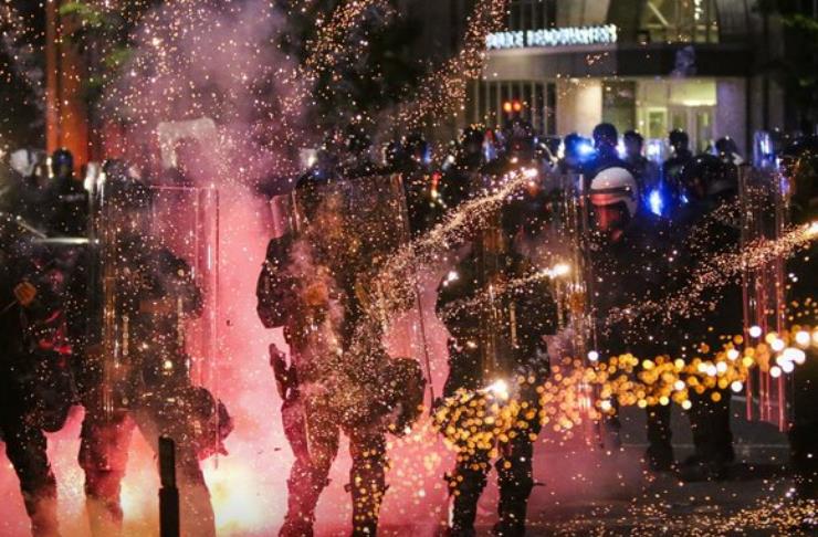 美退休警长在暴力抗议中遭枪杀：过程被直播 目