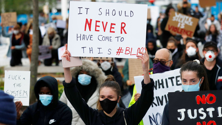 美疾控中心警告“示威活动加快病毒传播” 网友