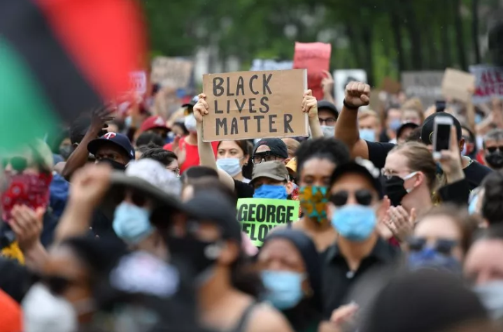 悲剧重演 另一个黑人弗洛伊德被美警喷胡椒粉后