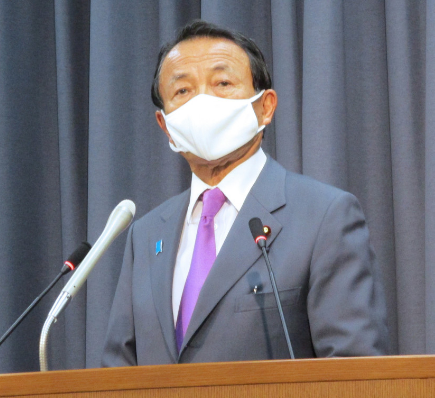 日本副首相称疫情死亡数差异源于国民素质不同