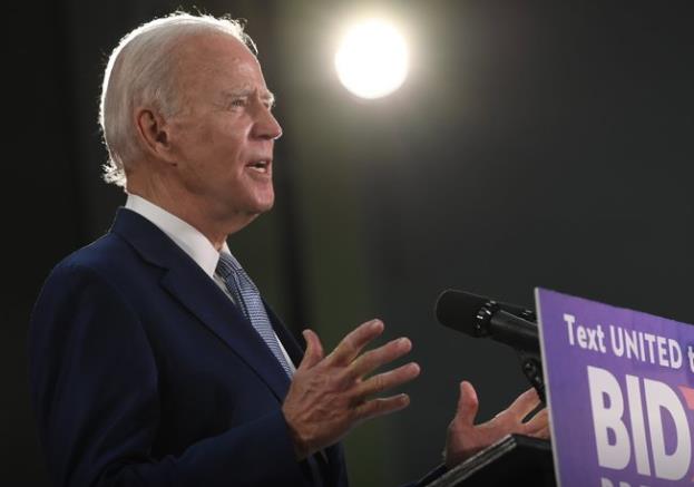 拜登正式获得民主党总统候选人提名 开始向特朗