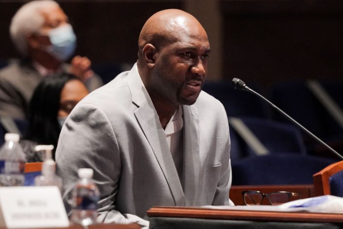 弗洛伊德兄弟赴国会作证 指前警察