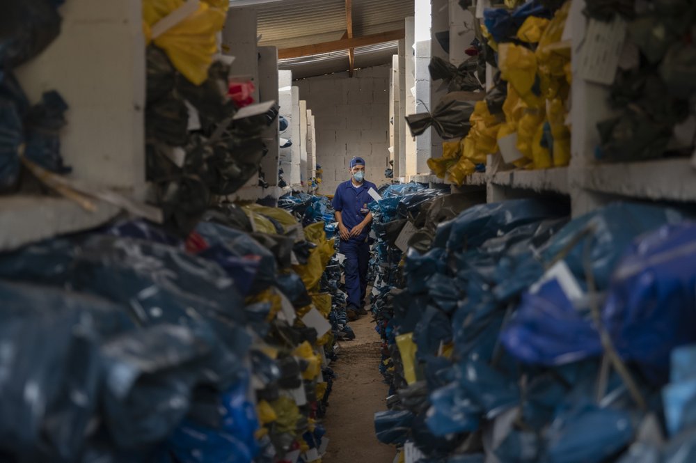 为新冠肺炎逝者腾空间 巴西圣保罗将公墓三年前