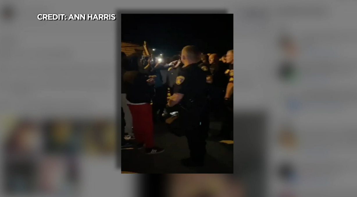 枪击黑人？明尼苏达州一警局因谣言险遭抗议者