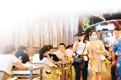 听，小店主们的讲述……