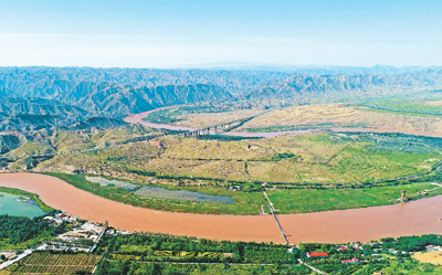 沙坡头，沙原上绘出的浓绿碧彩画