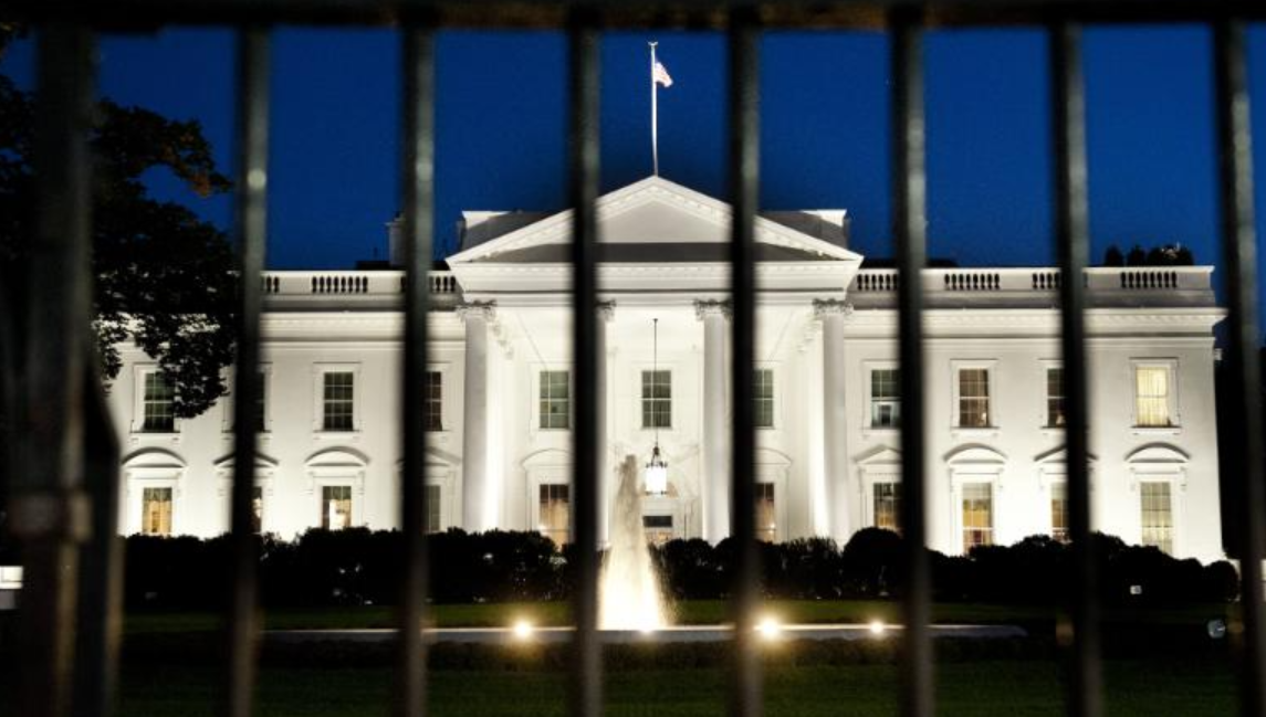 白宫附近再现抗议示威 特勤局要求白宫记者紧急