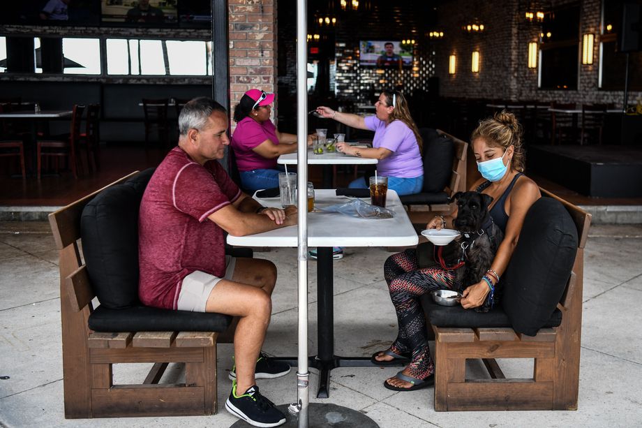 疫情出现反弹 民调显示40%美国人不担心 共和党人