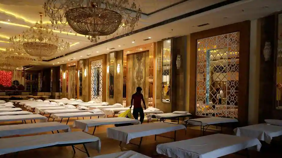 印度一家不顾疫情大办婚礼，含新郎共15人感染，