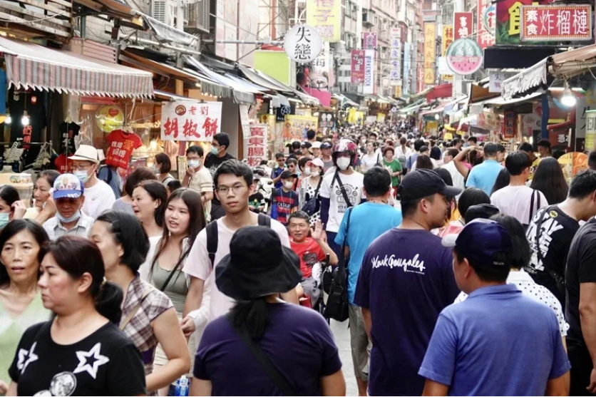 港台腔：“防疫模范生”为何频频破功？