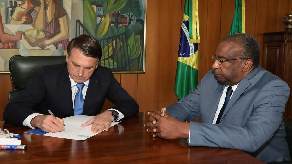 被指学历造假、抄袭论文 巴西教育部长上任仅