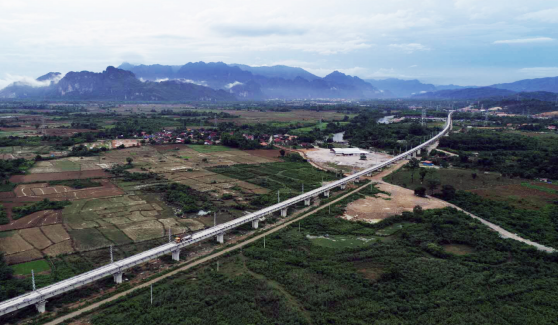 中老铁路万荣梁场率先在全线完成制运架梁任务