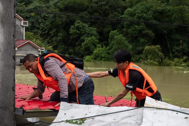 海外网评：防汛救灾，中国全力以赴