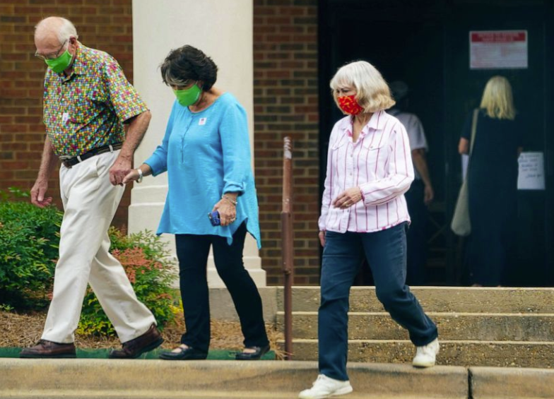 美媒揭政府对口罩态度突变背后：病例激增下民