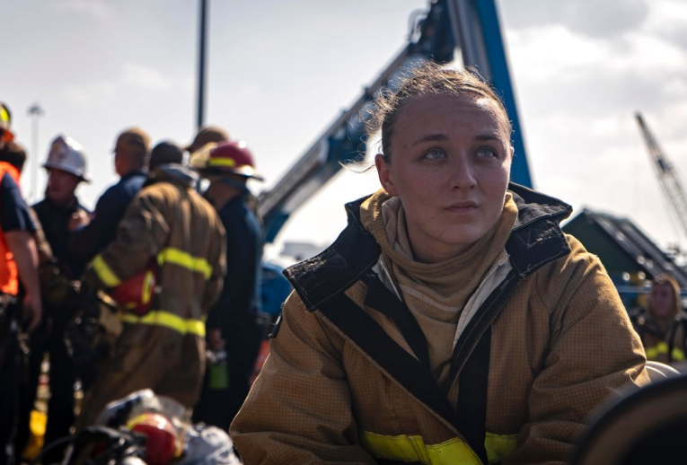 美两栖攻击舰至少2名船员确诊 曾参与灭火工作