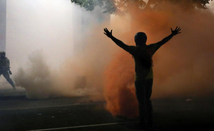 白宫派联邦探员平示威 美国安部首任部长怒批