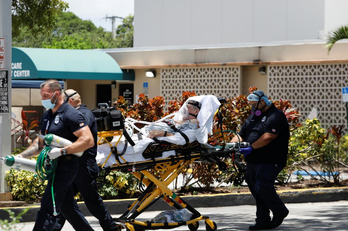 美疫情“震中”17名医生偷偷聚会被感染 院方：