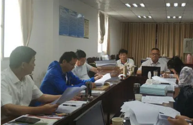 小小村支书，为啥被中纪委点了名？