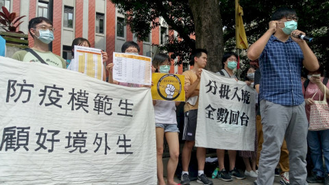 港台腔：史上最快“发夹弯”！陆生成了政治牺