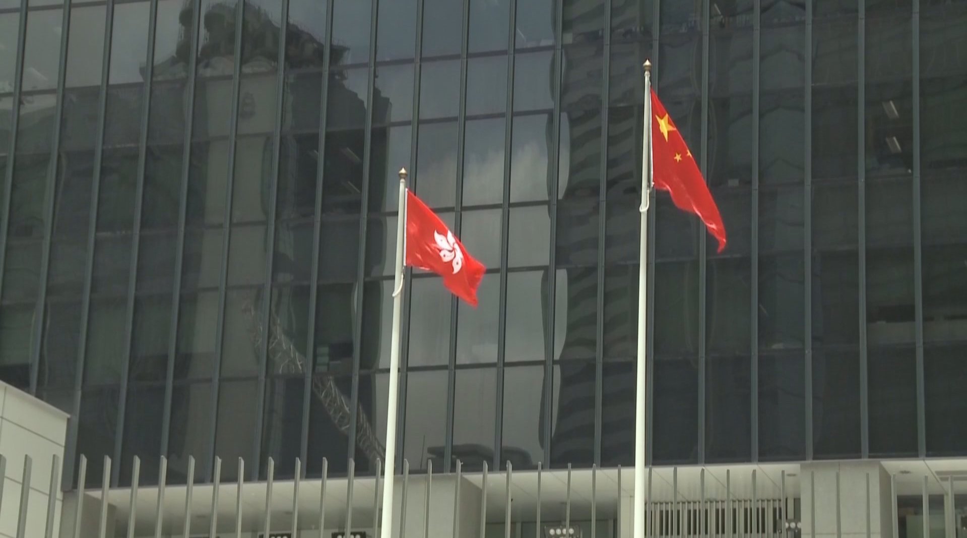 港台腔：中央这个决定，对香港至关重要