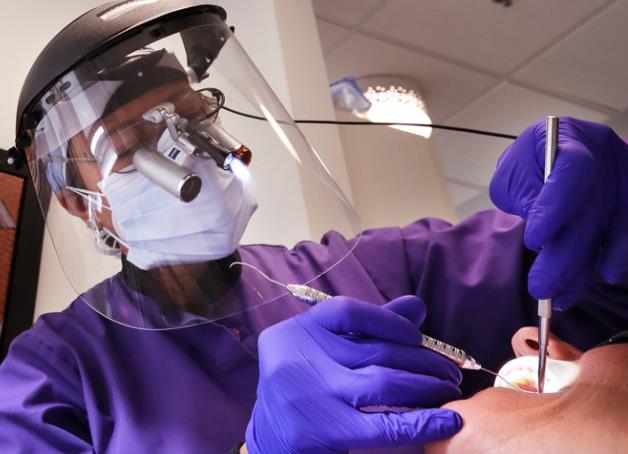 世卫组织：疫情期间应避免进行常规牙科检查