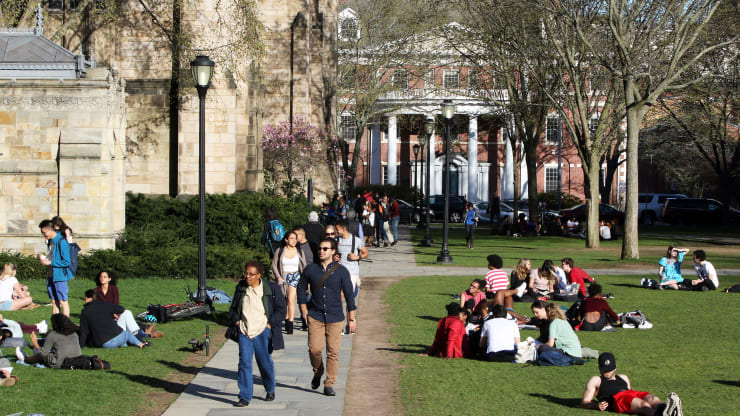 美司法部称耶鲁大学招生歧视亚裔：不改变就起