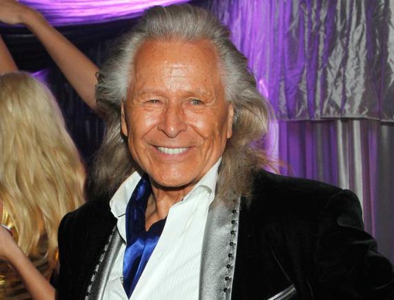 加拿大时尚大亨涉嫌性侵 被两名儿子告上法庭