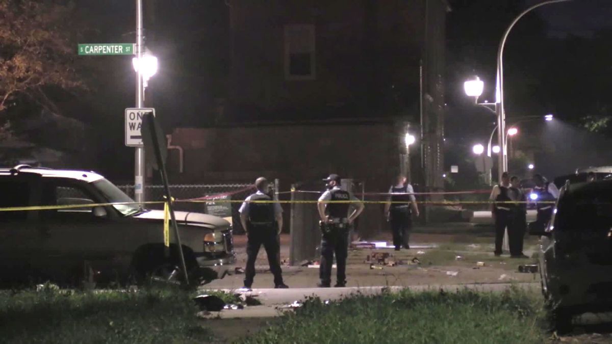 美国费城发生枪击案 枪手开车向人群开枪致5人伤