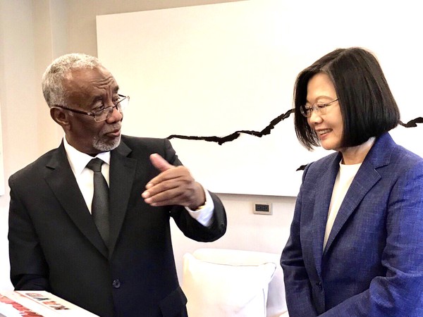 港台腔：“友邦”不够，“幽灵外交”来凑？