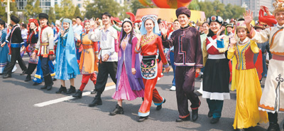 一家人，一条心，一起走