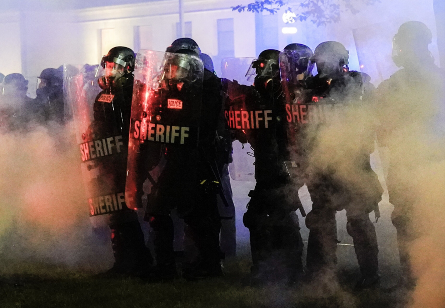 威斯康星州街头午夜突发枪战 3人中枪1人死亡