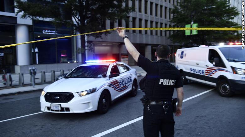 美特勤局官员枪击一非裔男子 将其手中梳子当成