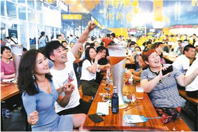 “中国在夏日的阳光下苏醒”