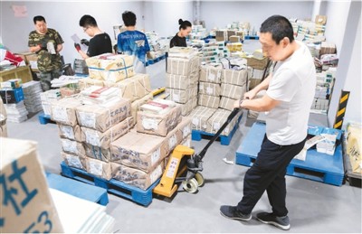 学生们回归“校园模式”