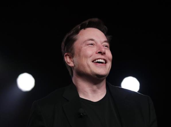 马斯克超过扎克伯格跻身富豪榜第三 身价约为首