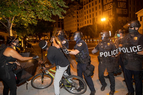 华盛顿市长：美国领导层持续煽动暴力 国家恐陷