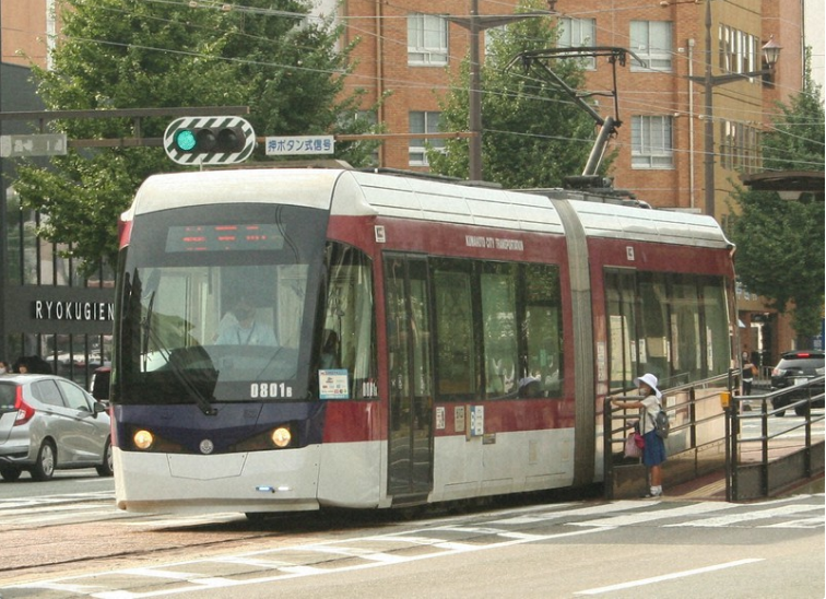 应乘客要求 日本一有轨电车后半部车厢成为“女