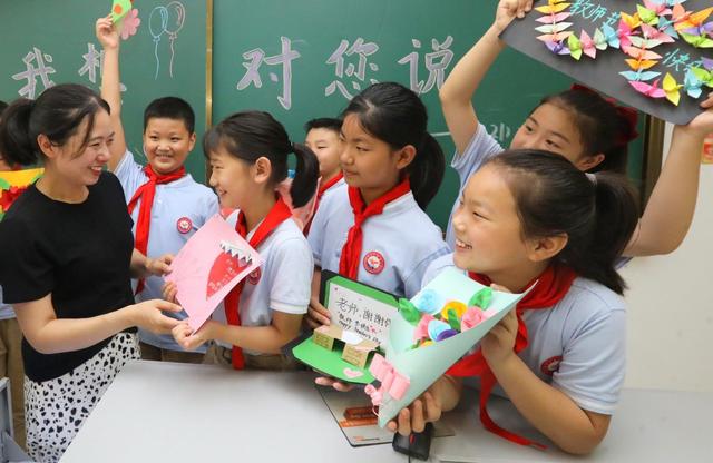 海外网评：致敬！他们支撑了“世界最大规模在