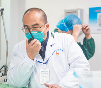 “人民英雄”国家荣誉称号获得者张定宇：与时