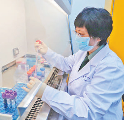 “人民英雄”国家荣誉称号获得者陈薇： “除了