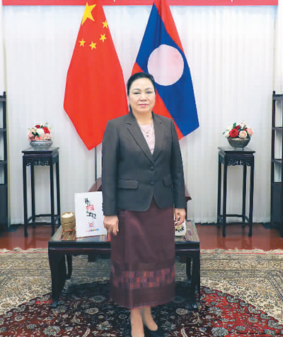 “热烈祝贺中国”（我在中国当大使）