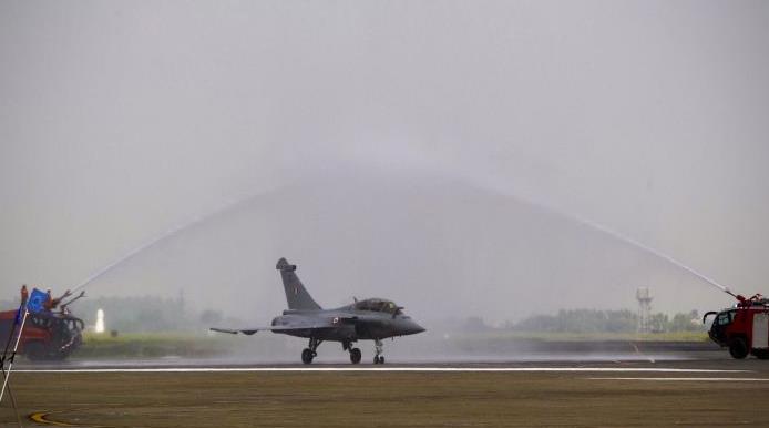 印度大办“阵风”战机入列式 老兵斥：经济灾难