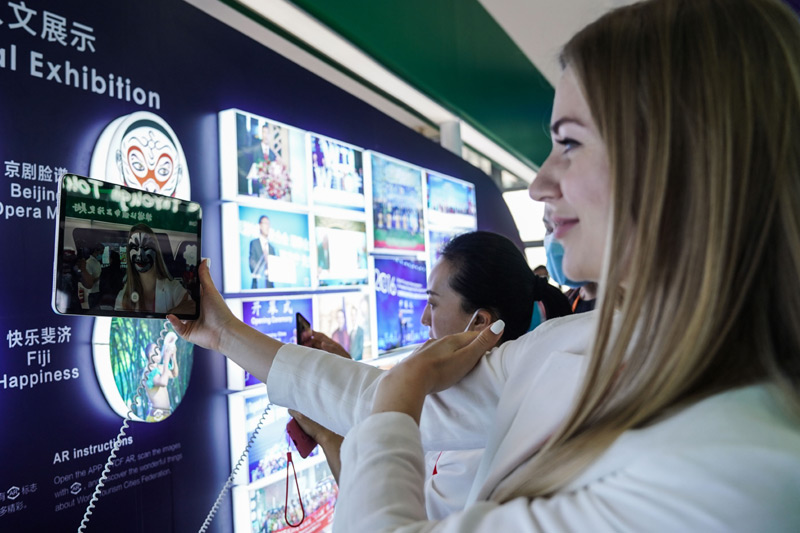  海外网评：中国国家形象提升的长期趋势不会改