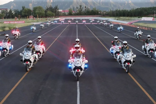 侠客岛：交警队执勤买36万的哈雷，有必要吗？