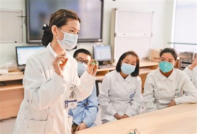 【一线抗疫群英谱】守护患者 共抗疫情