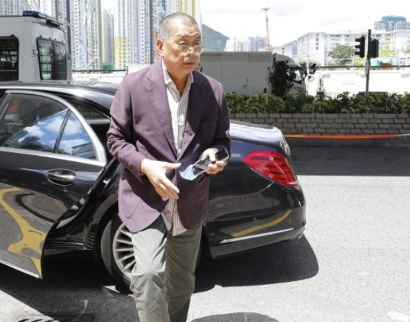 黎智英等14人涉多次非法游行 分4案处理，首宗明