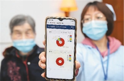 支付难、看病难 谁帮老人迈过“数字鸿沟”？