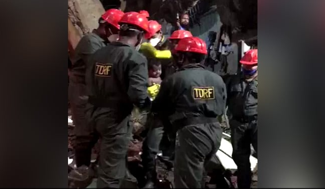 印度一栋3层建筑倒塌：致8人死亡 20余人被困废墟