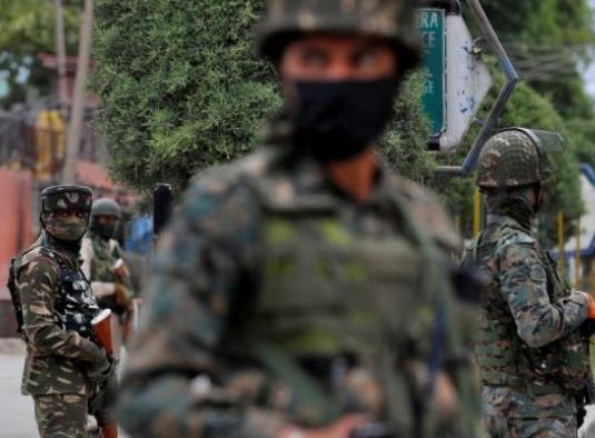 印度中央后备警察部队遭武装分子袭击 一名警官